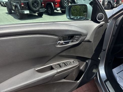 Used 2017 Acura RDX w/ AcuraWatch Plus Package FWD image 13