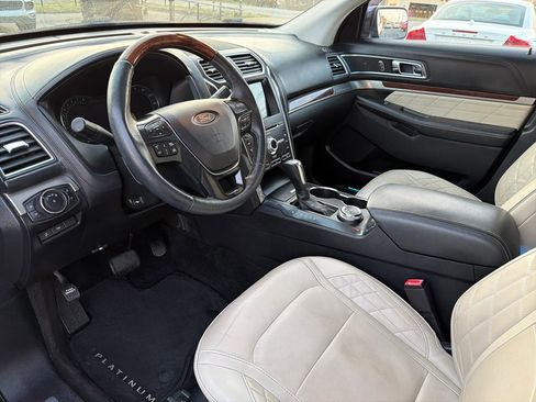Used 2018 Ford Explorer Platinum image 12