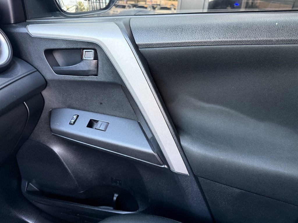 Used 2017 Toyota RAV4 LE FWD image 24