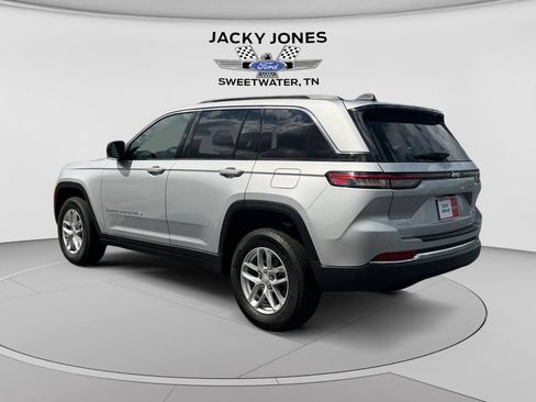 Used 2025 Jeep Grand Cherokee Laredo X w/ Luxury Tech Group I AWD/4WD image 3
