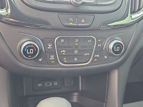 Used 2022 Chevrolet Equinox RS w/ Infotainment Package FWD image 26