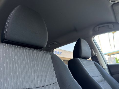 Used 2017 Nissan Rogue SV FWD image 17