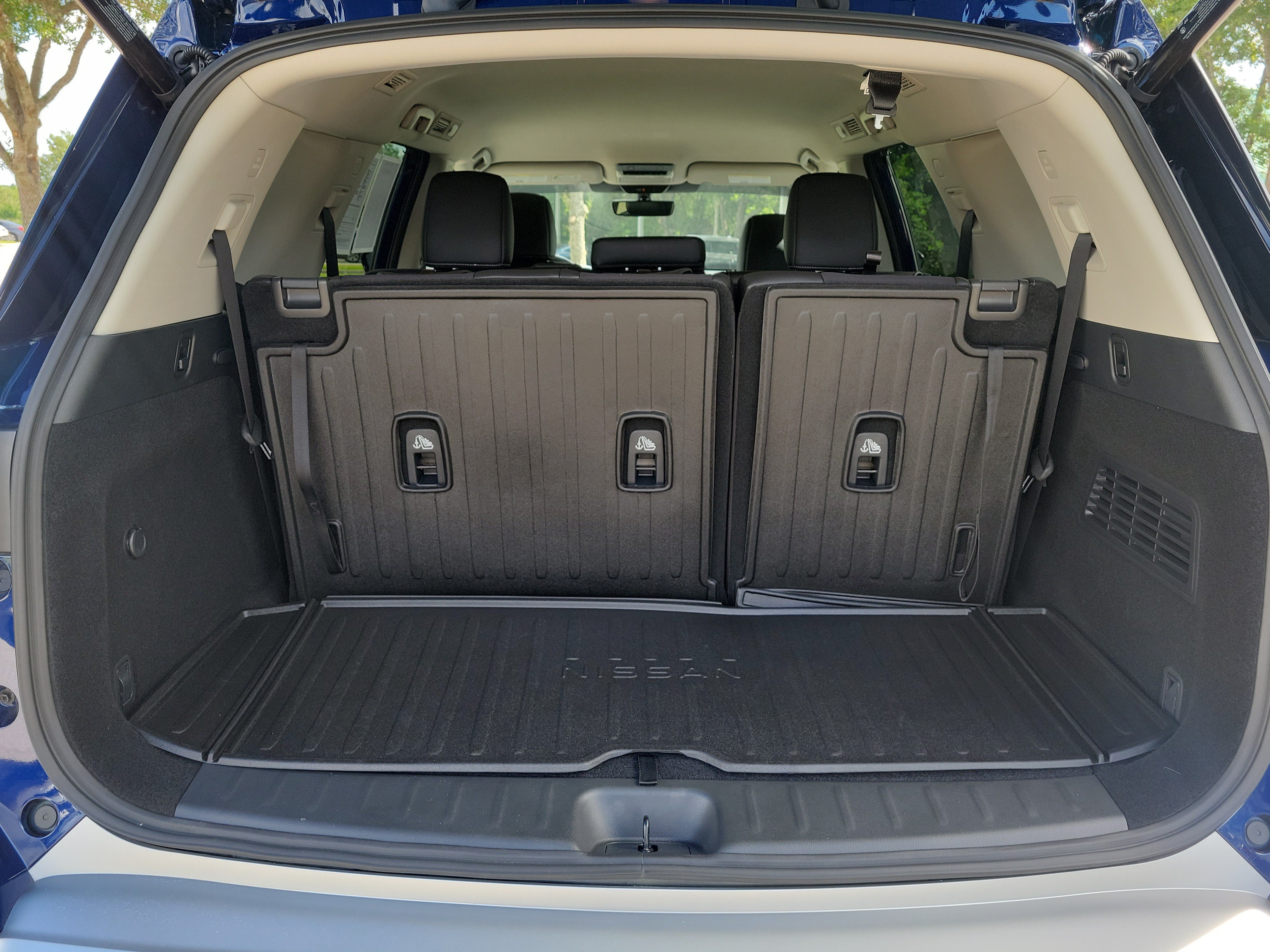 Certified 2025 Nissan Pathfinder SL FWD image 12