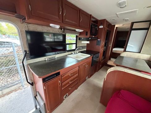 Used 2014 Ford E-450 and Econoline 450 Super Duty w/ Motorhome Prep Package RWD image 36