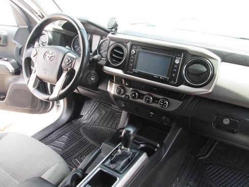Used 2016 Toyota Tacoma SR5 AWD/4WD image 21