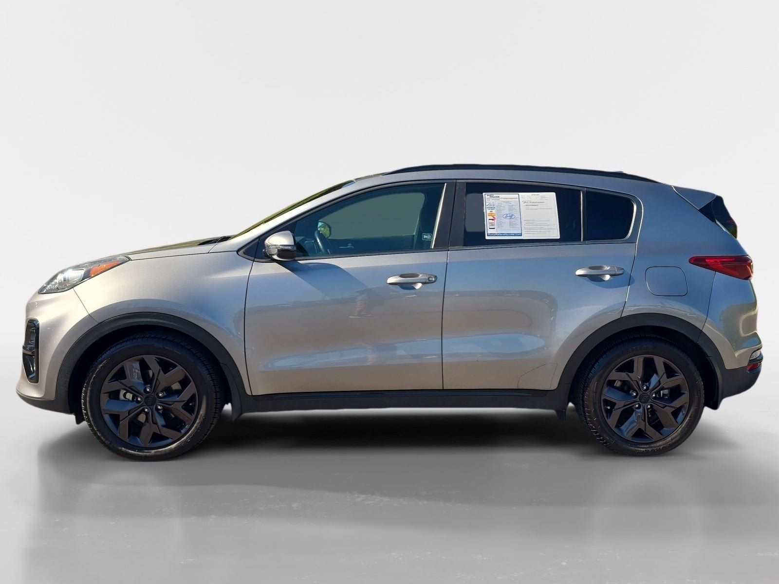 Used 2022 Kia Sportage Nightfall Edition FWD image 6