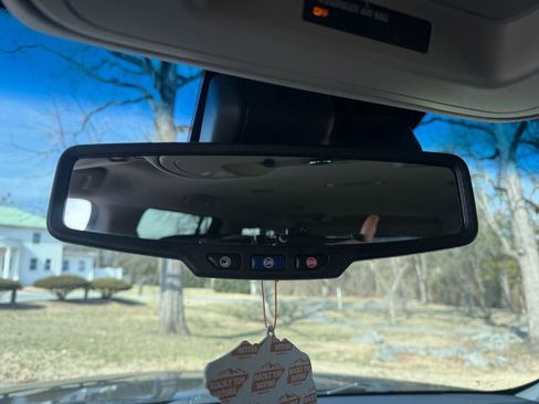 Used 2018 Chevrolet Suburban LT image 26