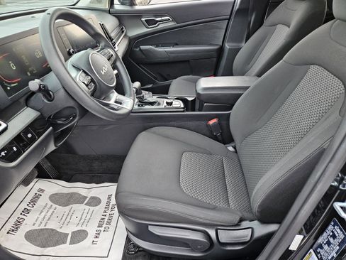 Used 2024 Kia Sportage LX image 7