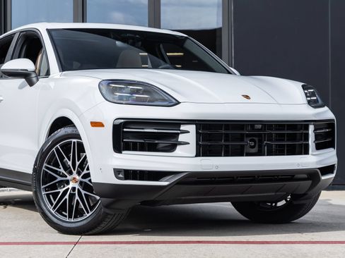 Certified 2026 Porsche Cayenne AWD/4WD image 9