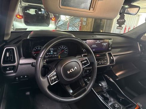 Certified 2023 Kia Sorento S w/ Panoramic Sunroof Package FWD image 7