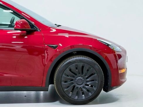 Used 2024 Tesla Model Y Long Range AWD/4WD image 15