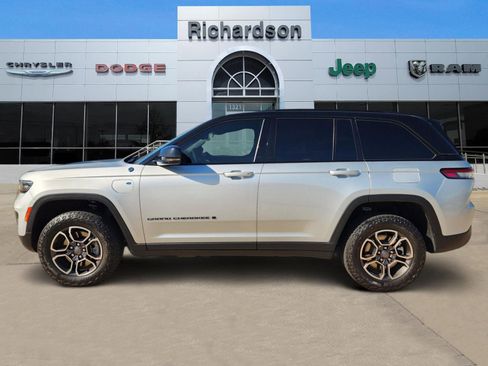 Used 2023 Jeep Grand Cherokee Trailhawk w/ Luxury Tech Group III AWD/4WD image 3