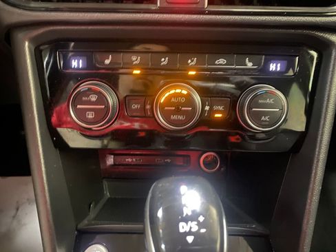 Used 2024 Volkswagen Taos SE image 13