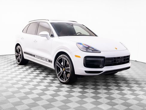 Certified 2023 Porsche Cayenne Turbo AWD/4WD image 6