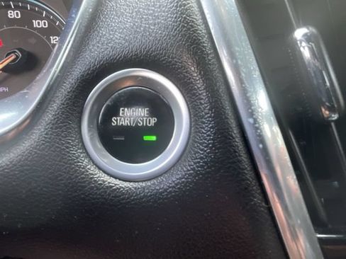 Used 2022 Chevrolet Traverse LT FWD image 17