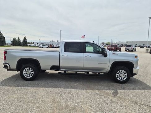 Used 2022 Chevrolet Silverado 2500 LT w/ Convenience Package AWD/4WD image 4