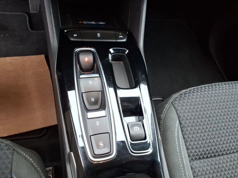 Used 2022 Chevrolet Bolt EUV LT w/ Comfort Package image 10