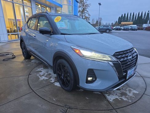 Used 2023 Nissan Kicks SR w/ SR Premium Package image 9