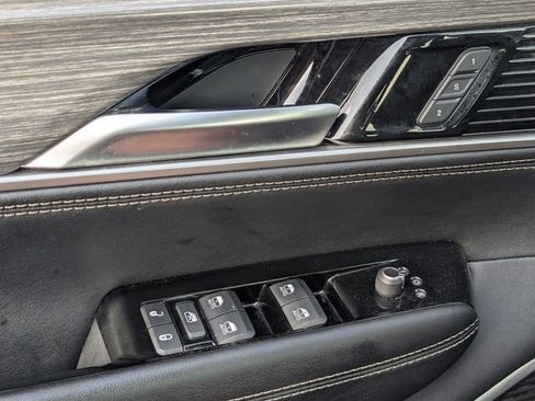 Used 2024 Jeep Wagoneer L Series II RWD image 20