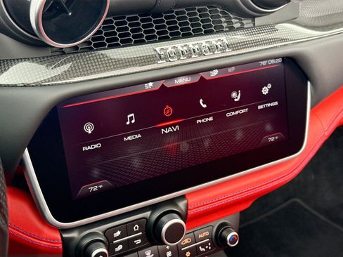 Used 2019 Ferrari Portofino RWD image 14