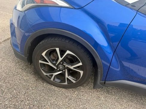 Used 2018 Toyota C-HR XLE FWD image 8