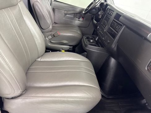 Used 2022 Chevrolet Express 2500 w/ Driver Convenience Package image 20