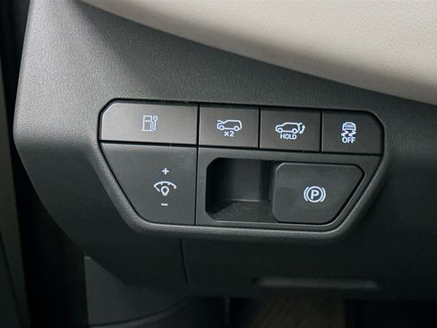 Used 2024 Kia EV9 Land image 17