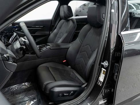 Used 2025 BMW 530i xDrive image 8