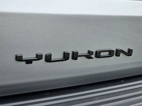 Used 2024 GMC Yukon Denali image 11