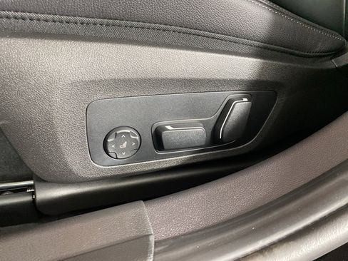 New 2025 BMW 330i xDrive Sedan w/ Convenience Package image 10