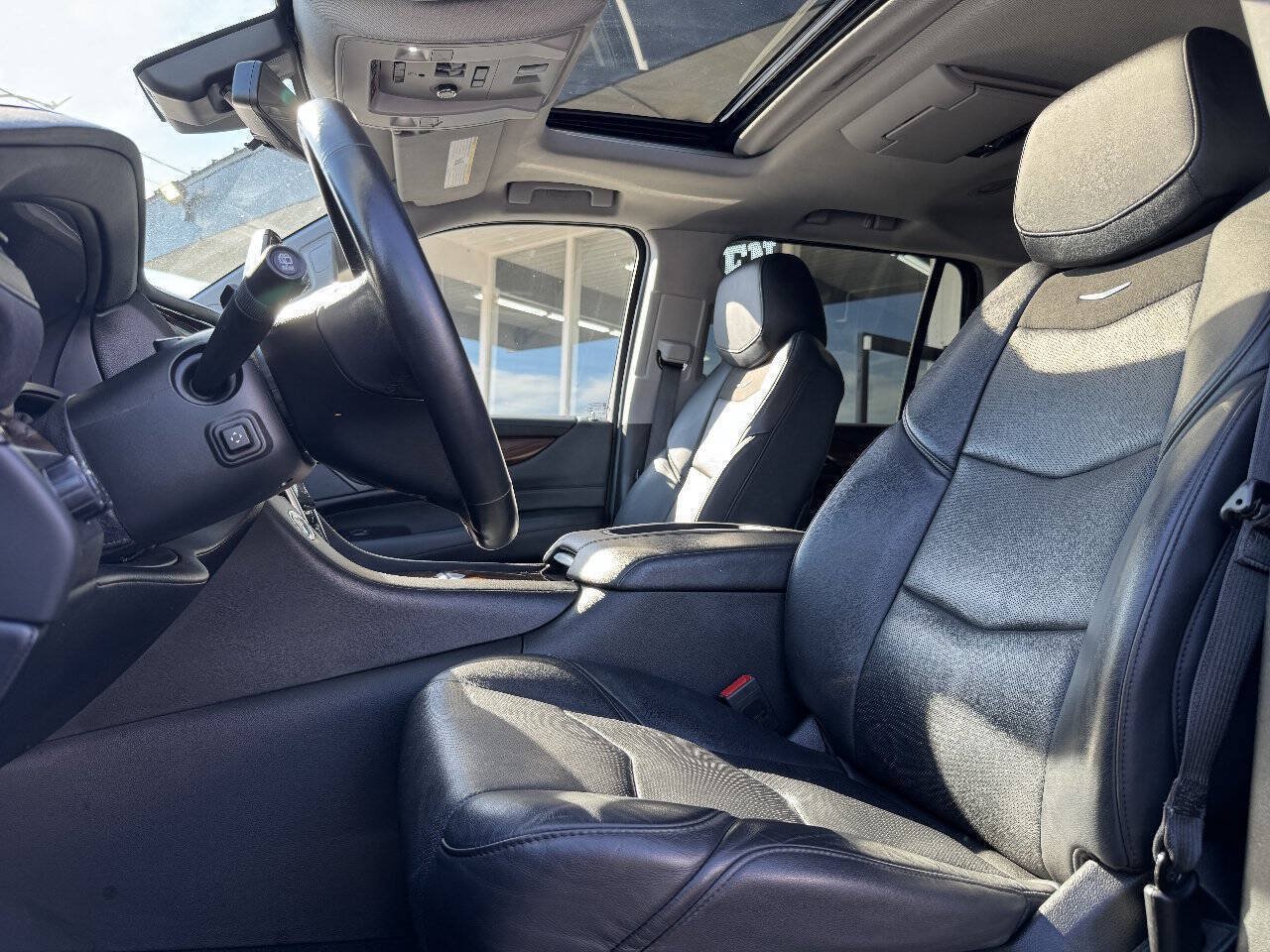 Used 2020 Cadillac Escalade Premium Luxury AWD/4WD image 36