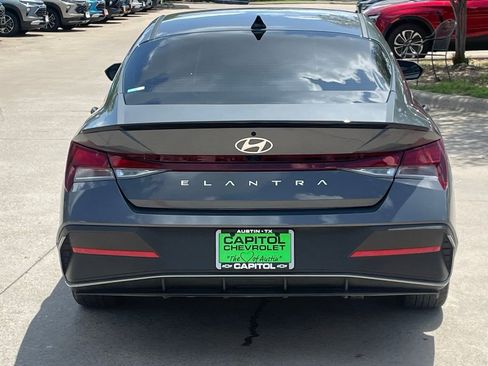 Used 2025 Hyundai Elantra Sport FWD image 5