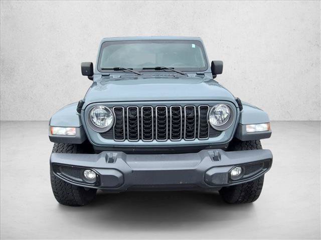 Used 2025 Jeep Gladiator Sport AWD/4WD image 2