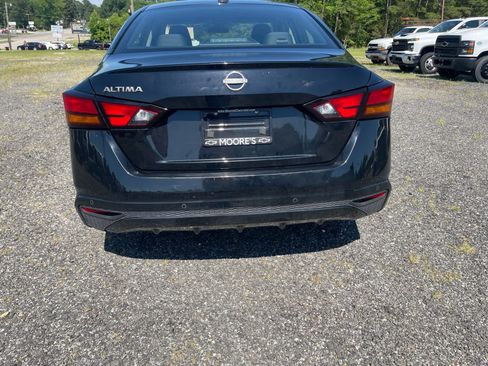 Used 2025 Nissan Altima 2.5 SV FWD image 4