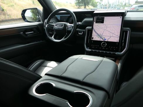 Used 2025 GMC Yukon XL Denali AWD/4WD image 27
