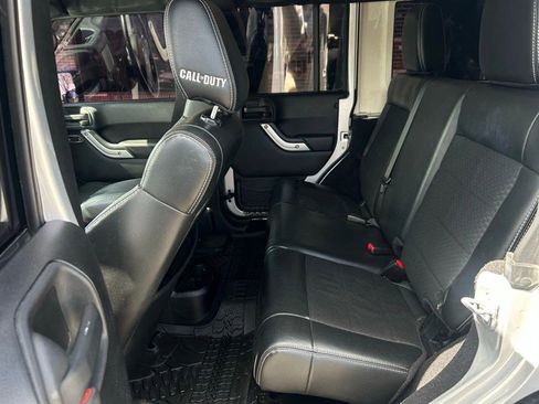 Used 2012 Jeep Wrangler Unlimited Rubicon image 14