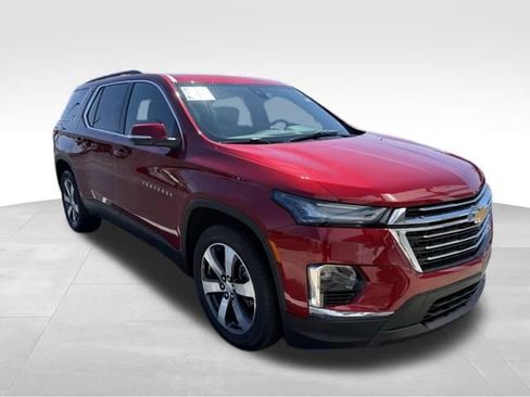 Used 2023 Chevrolet Traverse LT w/ LT Premium Package image 3