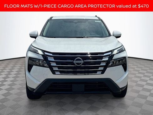 Used 2025 Nissan Rogue SV image 2