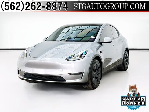 Used 2024 Tesla Model Y Long Range AWD/4WD image 1