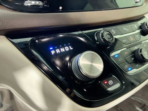 Used 2018 Chrysler Pacifica Touring Plus FWD image 21