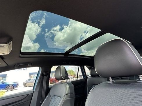 Used 2024 Volkswagen Atlas Cross Sport SEL Premium R-Line image 17