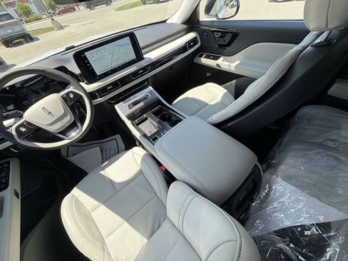 New 2026 Lincoln Aviator AWD image 21