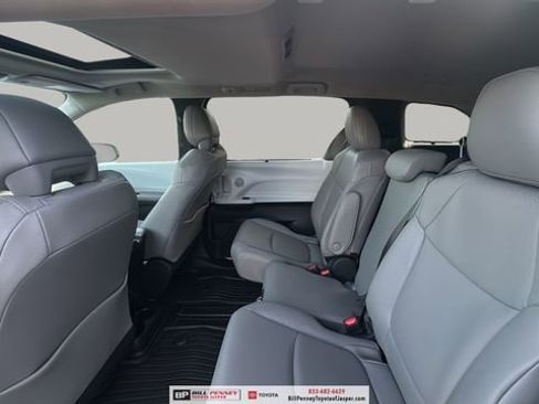 New 2026 Toyota Sienna XLE image 13