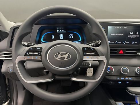 New 2026 Hyundai Elantra SE FWD image 19