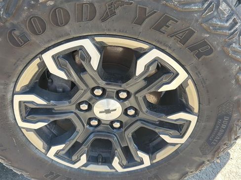 Used 2023 Chevrolet Silverado 1500 ZR2 AWD/4WD image 7
