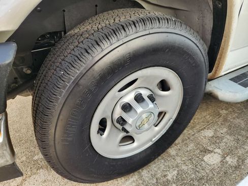 Used 2025 Chevrolet Express 2500 w/ Driver Convenience Package RWD image 8