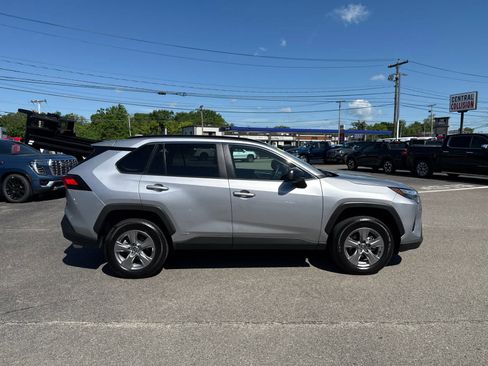 Used 2025 Toyota RAV4 LE AWD/4WD image 6