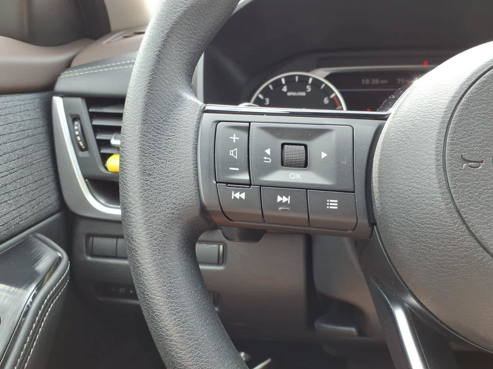 Used 2023 Nissan Rogue SV AWD/4WD image 23