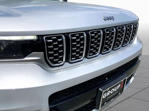 Used 2023 Jeep Grand Cherokee L Summit w/ Luxury Tech Group V AWD/4WD image 46