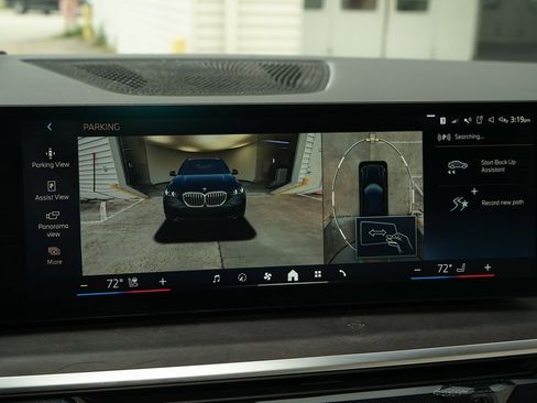 Used 2025 BMW X5 xDrive50e w/ Executive Package image 17